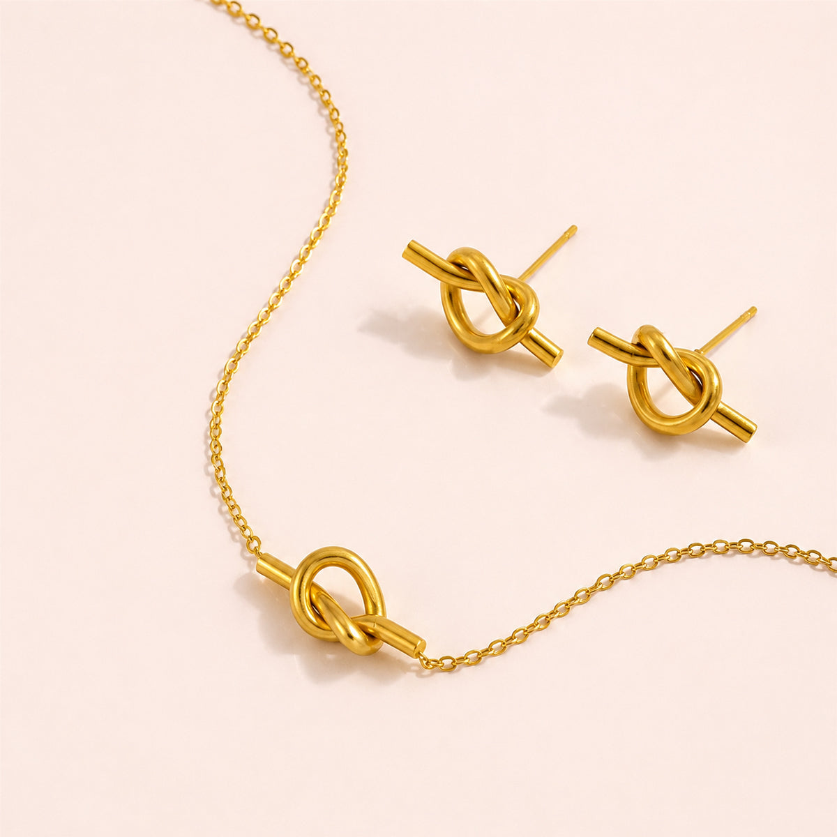 Amara Gold Knot Cuff Necklace– Waterproof & Anti-Tarnish
