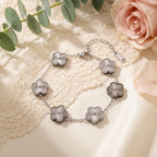 Pulsera Elara Silver Clover - Pulsera con dijes de acero inoxidable 316L con diseño floral