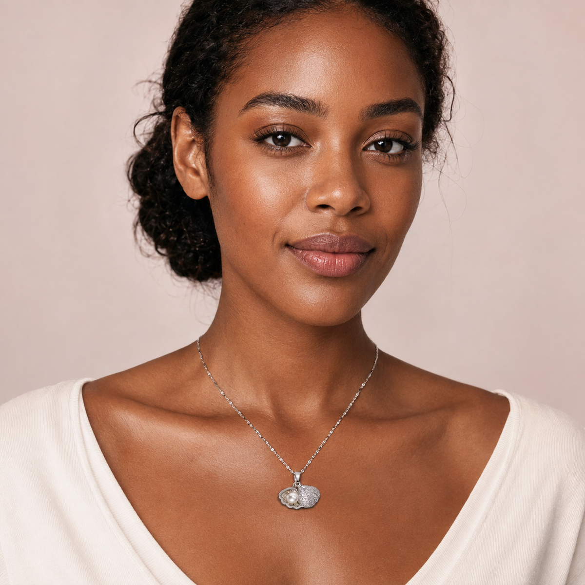 Pearl of the Sea Shell Necklace – Crystal Pearl Pendant