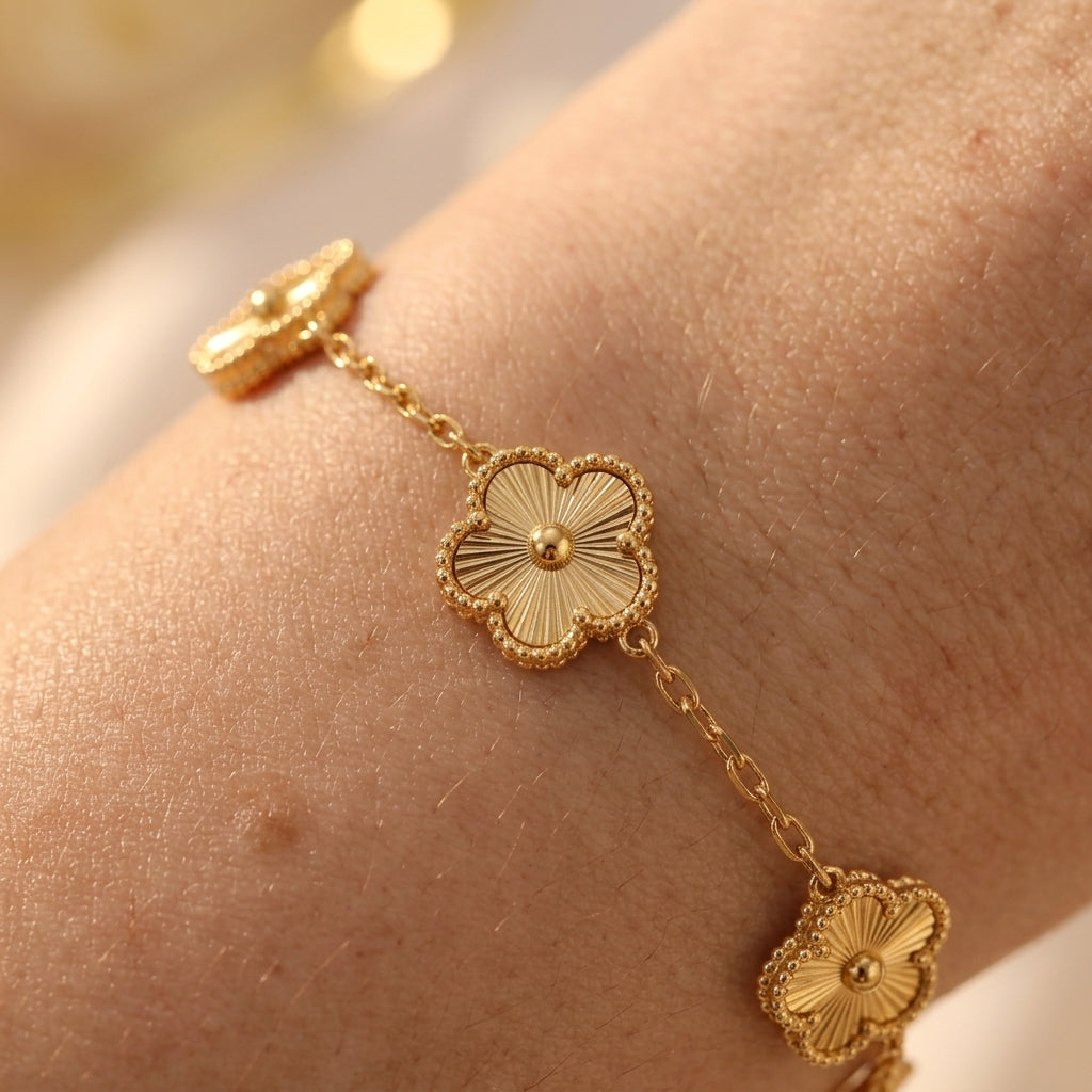 Elara Gold Clover Bracelet - Floral 316L Stainless Steel Charm Bracelet
